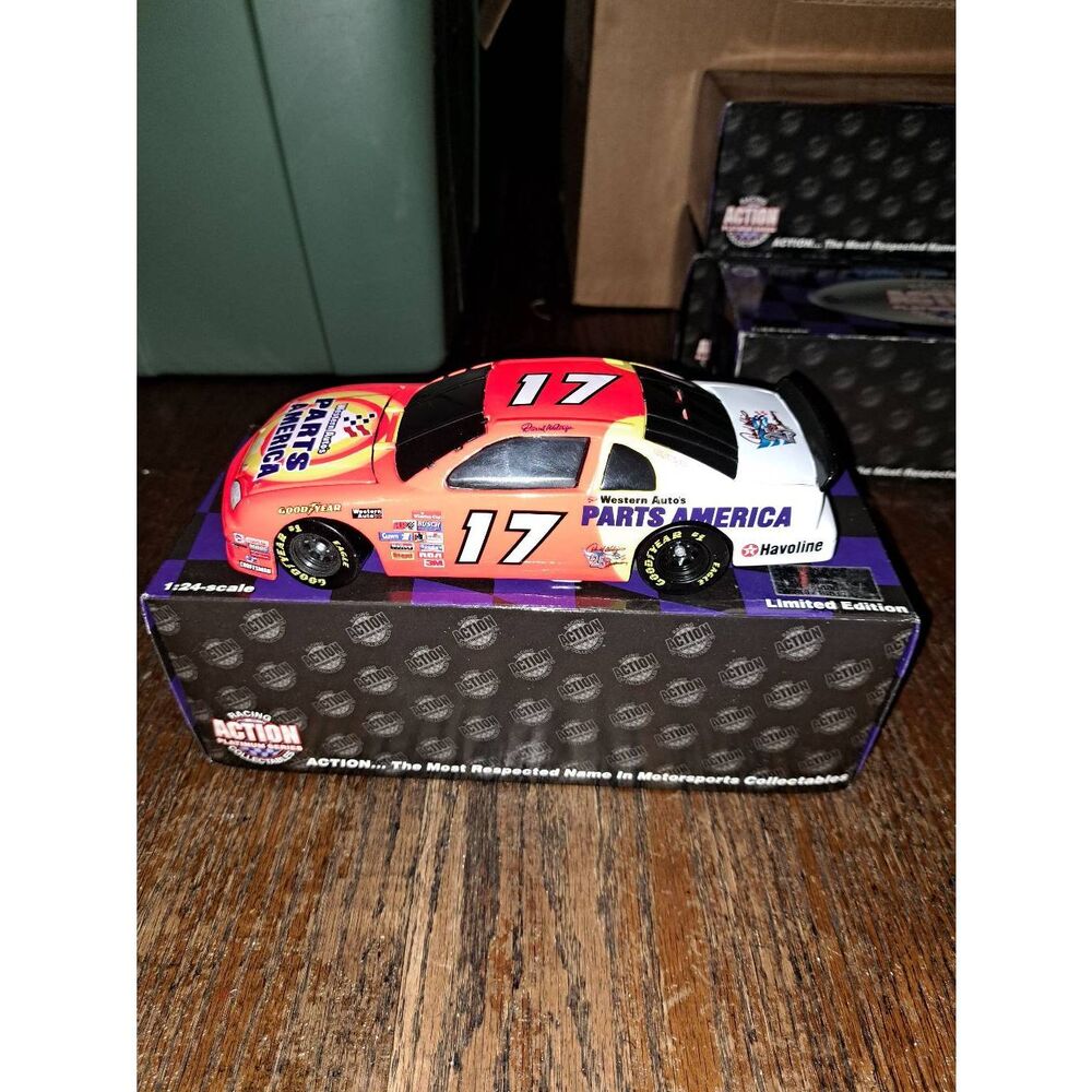 Vintage 96 Action Platinum Collectibles Darrell Waltrip Die Cast Nascar Race Car
